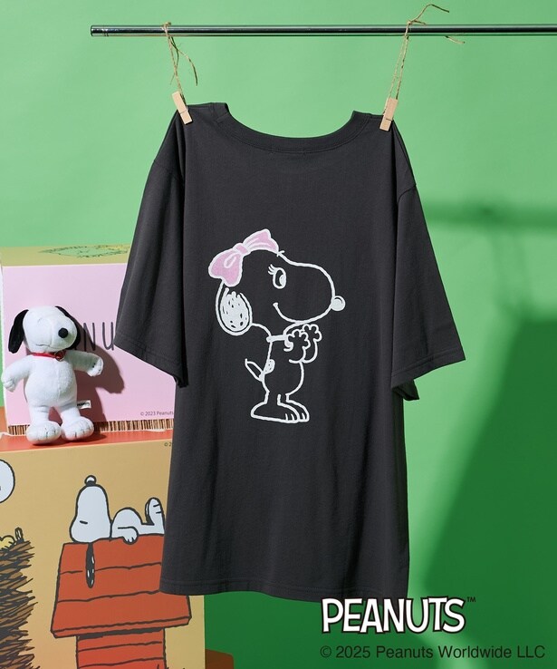 「PEANUTS ペア Tシャツ(ベル/チャコールグレー)」(5995円)