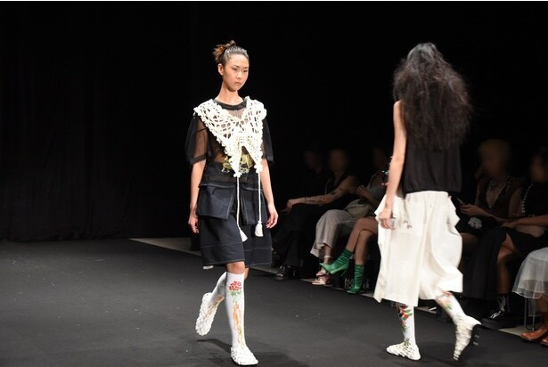 今回のショーで発表された「CHARINYEH」のコレクション