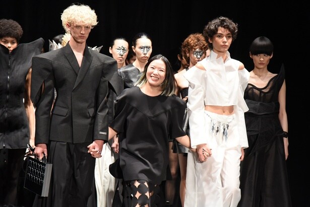 「A-JANE」のデザイナー、アリス・ジェーン・チャンもランウェイに登場した