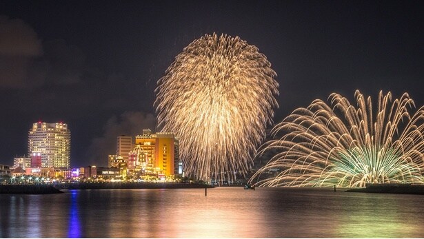 2025年秋、沖縄エリアでぜひとも行ってみたいおすすめ花火大会を紹介
