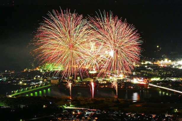 第73回 九州花火大会(唐津市松浦川、唐津大橋北側)
