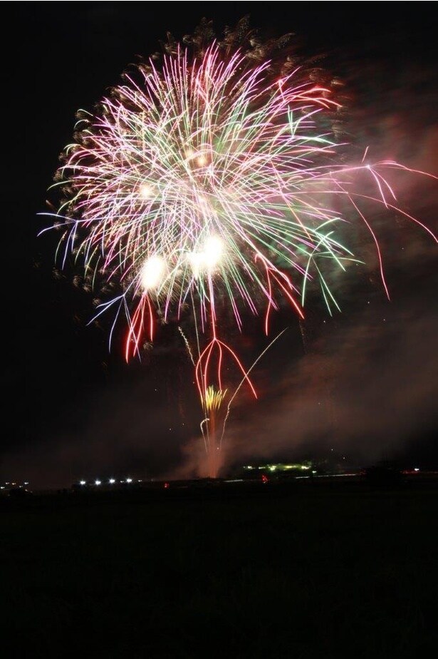 嘉麻市一夜城花火大会(嘉穂中益浄水場・若八幡宮付近)