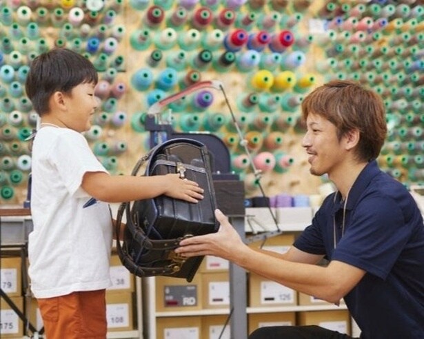 【写真】受け取るだけじゃない!それぞれの想いが広がる「ランドセル贈呈式」が今年も開催