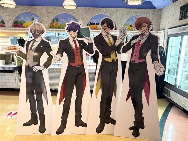 店内では一ノ瀬 四季、無陀野 無人、皇后崎 迅、花魁坂 京夜のパネルがお出迎え