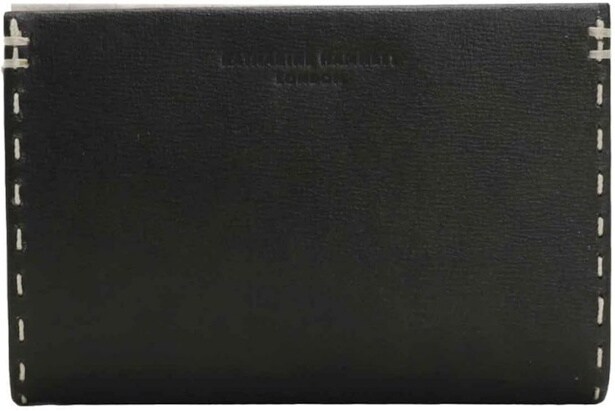 ミドルサイズ設計でスマートに収納できる【キャサリンハムネット】二つ折り財布がAmazonで販売中!