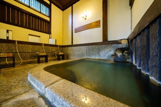 大浴場入浴料で貸切風呂にも入浴できる。写真は貸切内湯