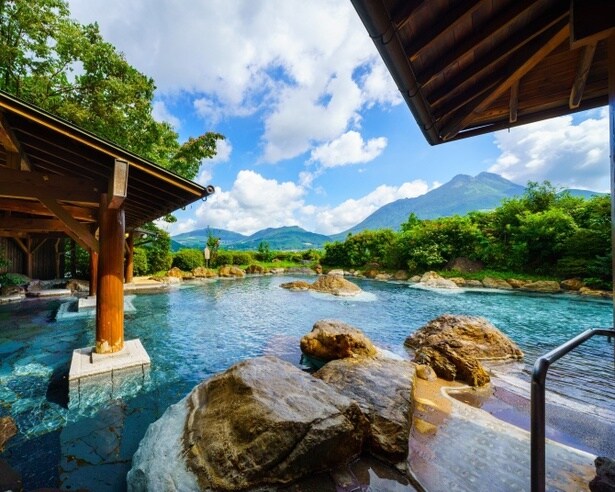 迫力満点！九州を代表する活火山を望むマウンテンビューの絶景露天3選【九州の日帰り温泉vol.7】