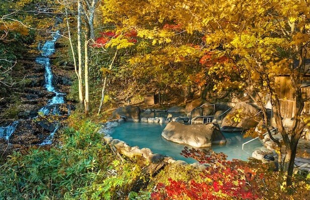 八重九重の湯全景(10月下旬～11月上旬ごろ)