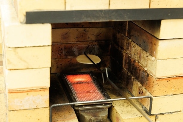 店主のレクチャー通り、片面4秒ずつを目安に裏表を交互に焼いていく