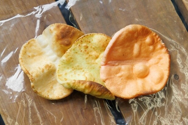 プレーン・枝豆・エビの3枚のせんべいを焼くことができる