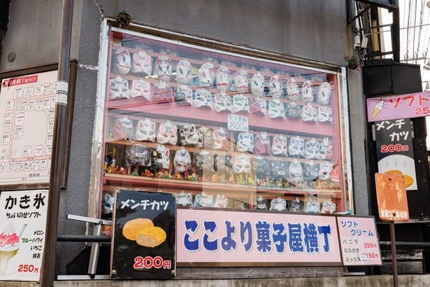 「菓子屋横丁」の入り口