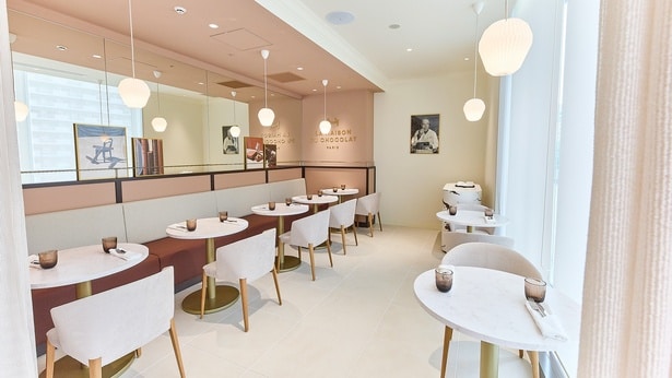 洗練されたインテリアがすてきなカフェ空間