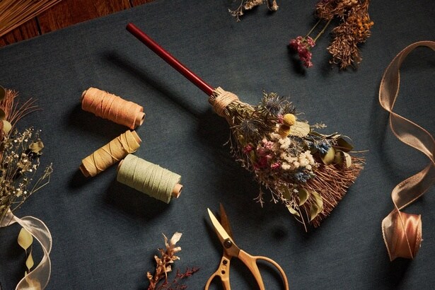 【リゾナーレ那須】世界にひとつだけの「魔女の箒スワッグ」を作ることができる