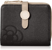 カメリアのエンボスがポイント。大人の女性にふさわしい【クレイサス】二つ折りレザーウォレットがAmazonで買えちゃう！