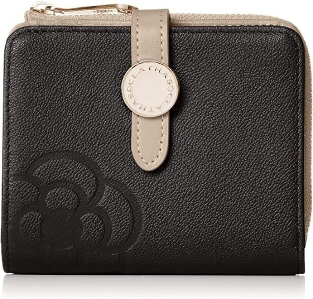 カメリアのエンボスがポイント。大人の女性にふさわしい【クレイサス】二つ折りレザーウォレットがAmazonで買えちゃう！