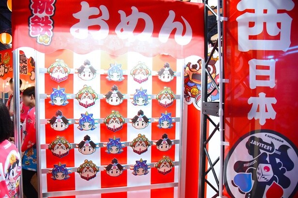 キャラクターのお面が飾られたコーナーもあり