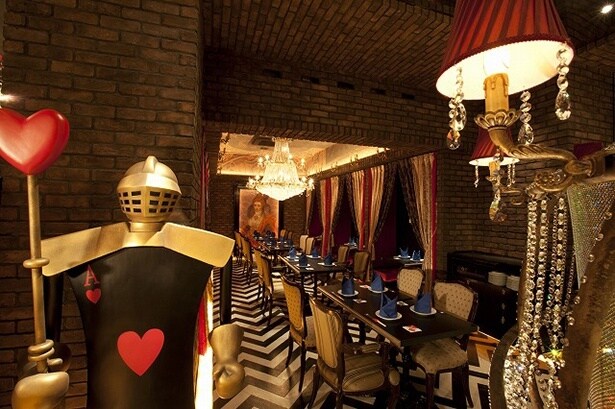 トランプ兵が守るハートの女王の居城が！