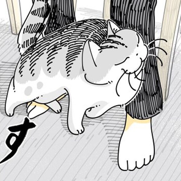 【ネコ漫画】飼い主の足元をすりすりする愛猫!?その姿に「かわいいから許せちゃう」などの共感コメント＆7.2万いいね