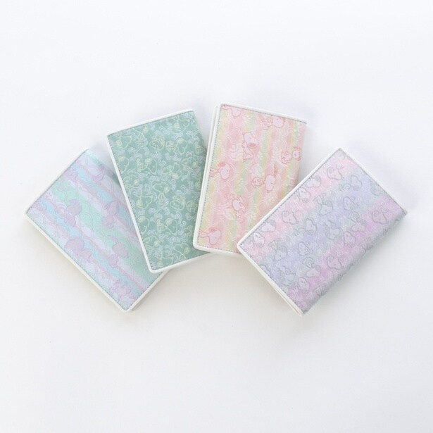 「縦型カードケース」(各7700円)