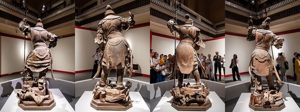 筋骨隆々とした国宝 四天王立像も背中側から見るとまた違って見える国宝 四天王立像(左から広目天、増長天、持国天、多聞天)