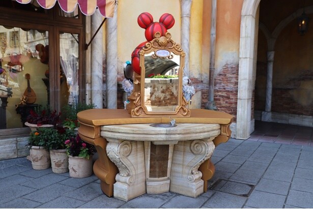 鏡の前で撮影できるフォトスポットも登場