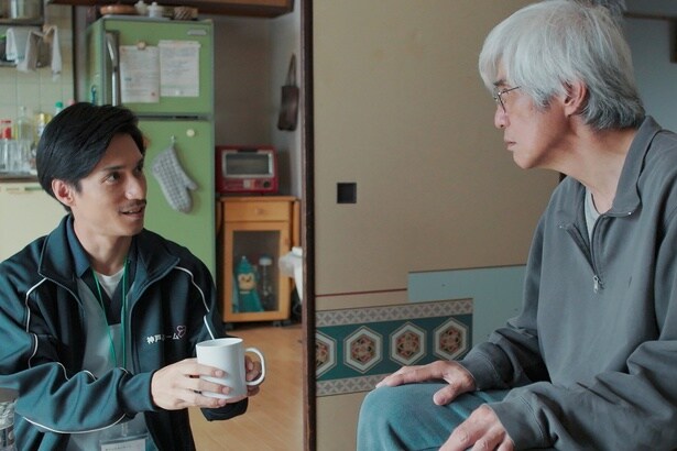 錦戸亮演じる謎の男・クシロと対話する片桐