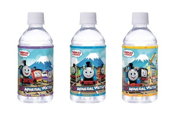 富士ミネラルウォーター「きかんしゃトーマスとなかまたち 350ml」ボトルデザイン刷新！