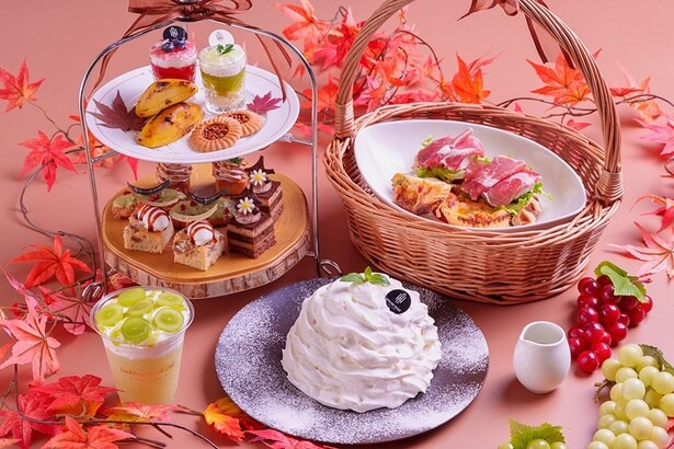 「季節の瞬間ショート 〜山梨県産シャインマスカット〜」(1500円)、「シャインマスカットフラッペ」(900円)、「オータム アフタヌーンティーセット」(9500円)