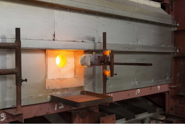 約1500度でガラスを溶解する溶融炉