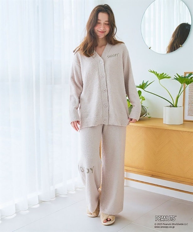 「【PEANUTS/ピーナッツ】SNOOPY/スヌーピーもこもこルームウェアカーディガン」(6380円)、「【PEANUTS/ピーナッツ】SNOOPYもこもこルームウェアロングパンツ」(5489円)
