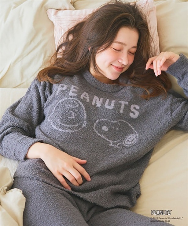 「【PEANUTS/ピーナッツ】SNOOPYもこもこルームウェアトップス」(5489円)、「【PEANUTS/ピーナッツ】SNOOPYもこもこルームウェアロングパンツ」(5489円)