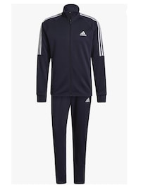 動きやすく、合わせやすい。レジャーの新定番【アディダス】のジャージがAmazonに登場中‼