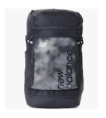 シューズ専用ルーム付き。雨の日も安心の高撥水仕様のバックパック【ニューバランス】のリュックがAmazonに登場中‼