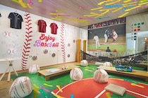 野球場をイメージした「推し活スタジアムルーム」がBEB5沖縄瀬良垣に誕生！合言葉でお得に泊まれる“道民限定特別プラン”も