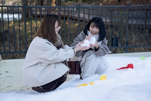 大人も一緒に雪遊びを楽しもう