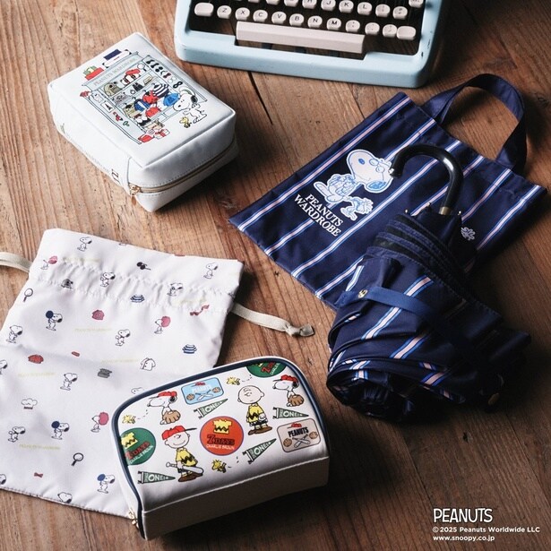 「ブック型ポーチ」(2750円)、「スクエアポーチ」(2640円)、「巾着Mサイズ」(1540円)、「折りたたみ傘」(4400円)