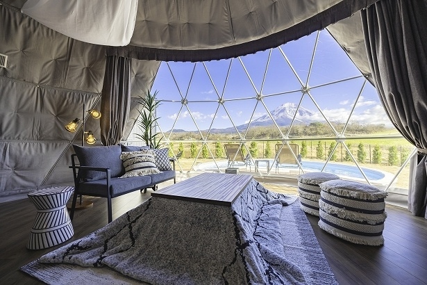 部屋の中でくつろいでいても富士山がいつも目の前にある