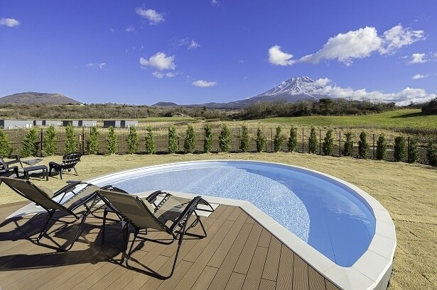 富士山に見守られながら外気浴できるなんて贅沢