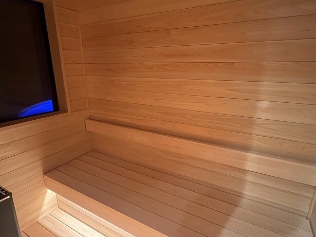 3～4人で利用できるサイズだが、せっかくならゆったりサウナを体験しよう