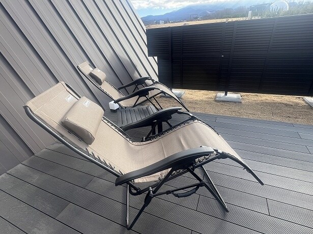 外気浴では体を冷やさないように上着やバスタオルなどを羽織るといい