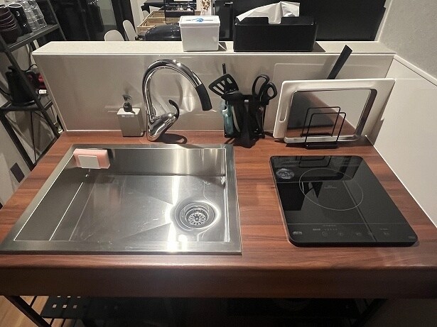 ワンルームの部屋のようなキッチン＆ダイニング