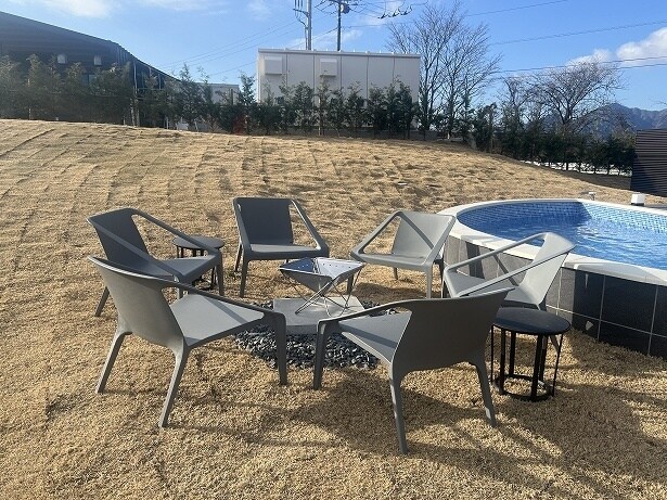 全棟に専用の焚き火台があり、焚き火が楽しめる