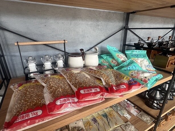 ポップコーン作りや焼きマシュマロ体験もできる