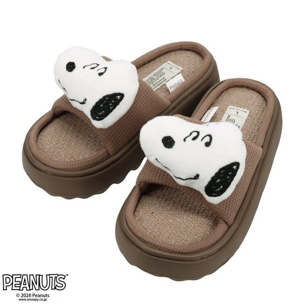 「レディース サンダル(ベージュ)」(各1969円)