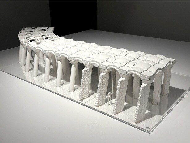 ガウディ展との連携で特別展示される「グエル公園 高架の架構模型」