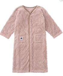 羽織るだけでぽかぽか。毛布に包まれるようなあたたかさ【ロゴス】の着る毛布がAmazonに登場中‼