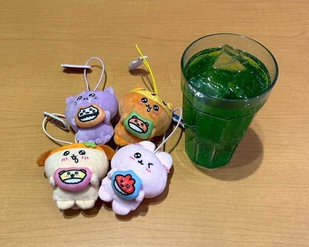 画像は第1弾のマスコット付きドリンク