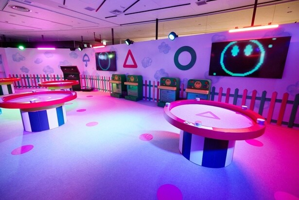 「MARBLES(ビー玉遊び)」