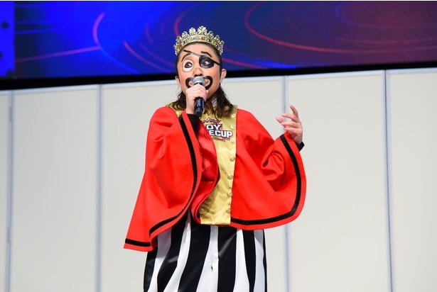 ウン十万円かけて制作したこだわりの衣装でイベントに駆けつけたキンタロー。さん