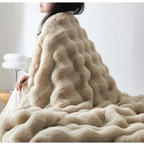 触れた瞬間、とろけるような幸せ。冬をやさしく包む「ふわとろ毛布」【クモリ】の毛布がAmazonに登場中‼